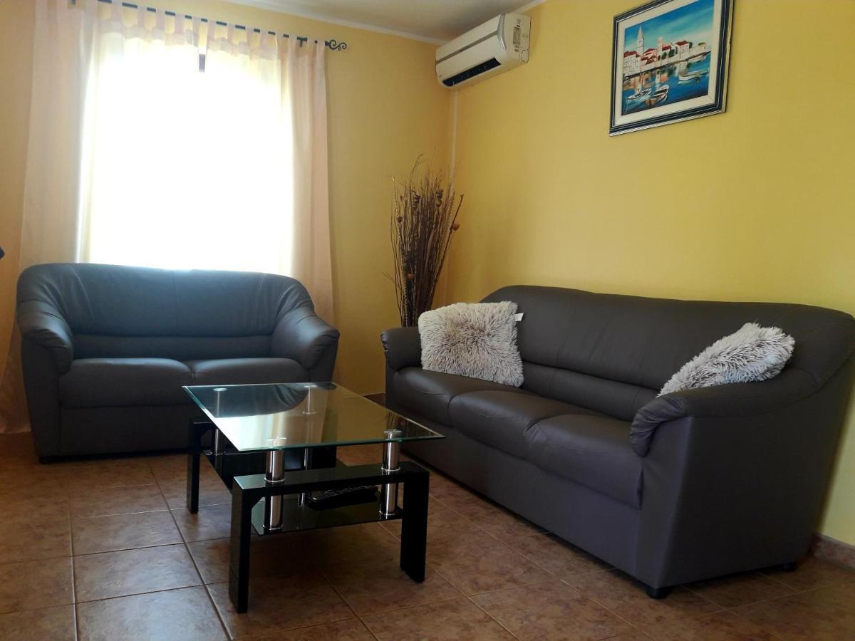 Apartments Angela Zbandaj Экстерьер фото